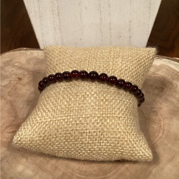 Pyrope Stretch Bracelet - Picture 2 of 3